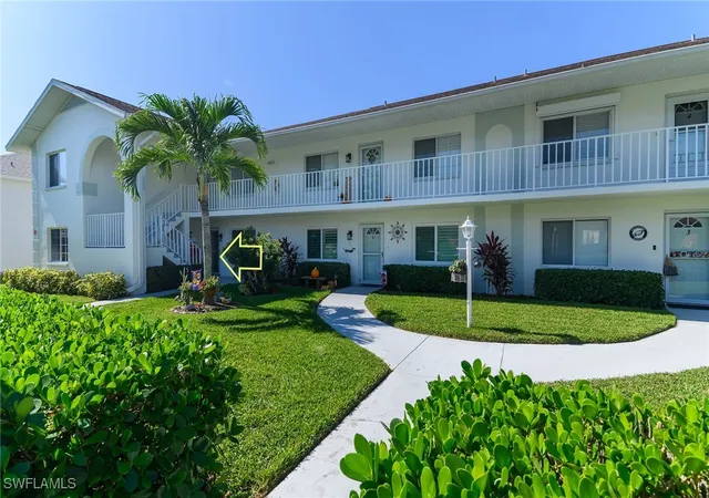 Listing Photo 4 - Condo for sale in building located at 409 Gabriel Cir, Naples, FL 34104 - Unit #2207
