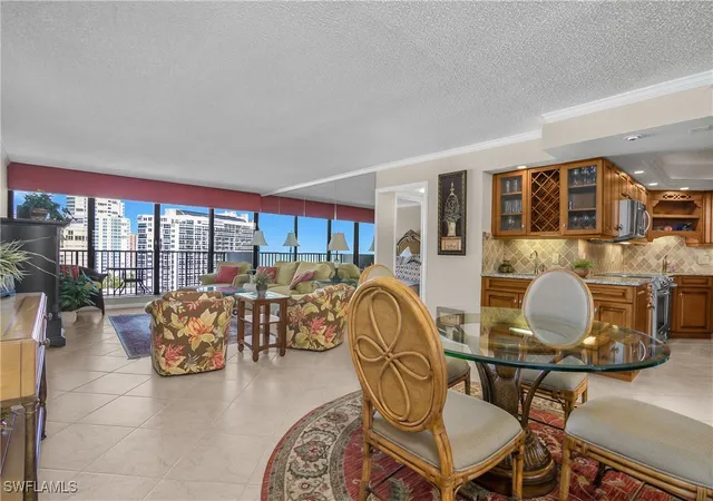 Listing Photo 4 - Condo for sale in building located at 4005 Gulf Shore Blvd N, Naples, FL 34103 - Unit #1405