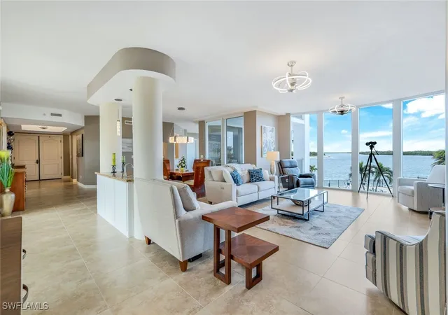 Listing Photo 5 - Condo for sale in building located at 700 La Peninsula Blvd, Naples, FL 34113 - Unit #206