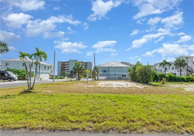 Photo 4 of Sale Pending at 311 Bayland Rd, Fort Myers Beach, FL 33931 | MLS# 2025019921 | Listing updated on 2026-09-12