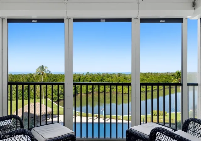 Listing Photo 3 - Condo for sale in building located at 11 Bluebill Ave, Naples, FL 34108 - Unit #404