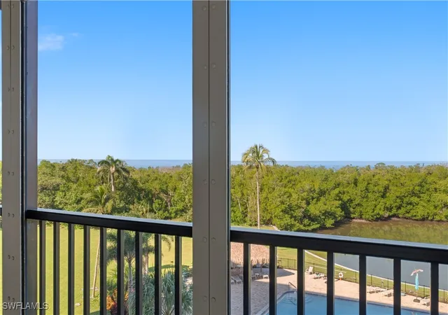 Listing Photo 4 - Condo for sale in building located at 11 Bluebill Ave, Naples, FL 34108 - Unit #404