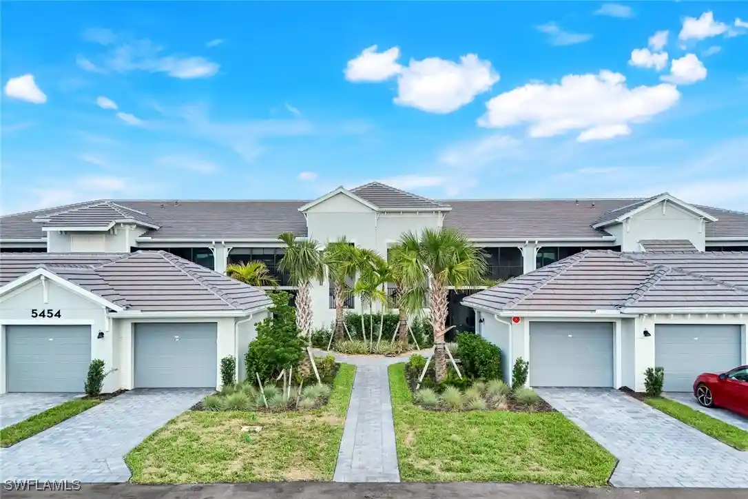 Listing Photo 2 - Condo for sale in 5454 Double Eagle Cir located at 5454 Double Eagle Cir, Ave Maria, FL 34142 - Unit #3321