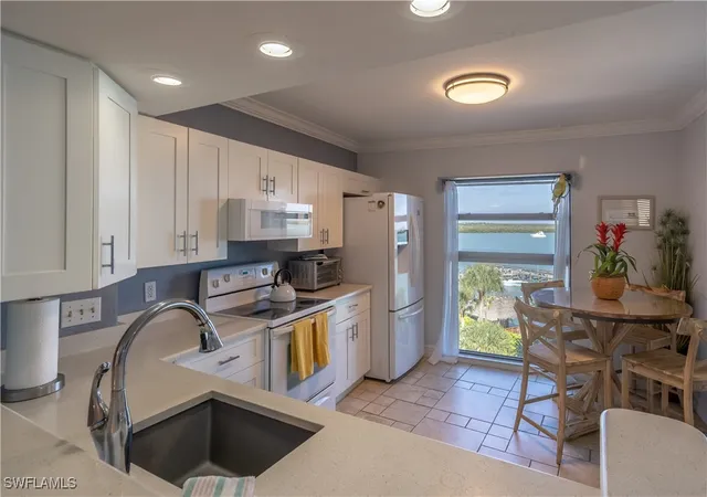 Listing Photo 5 - Condo for sale in building located at 1085 Bald Eagle Dr, Marco Island, FL 34145 - Unit #E505