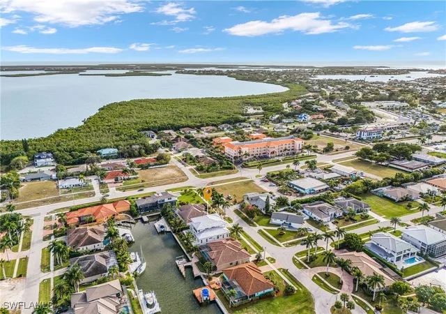 Photo 3 of Single family home for sale at 25 Covewood Ct, Marco Island, FL 34145 | MLS# 225080200 | Listing updated on 2026-09-09