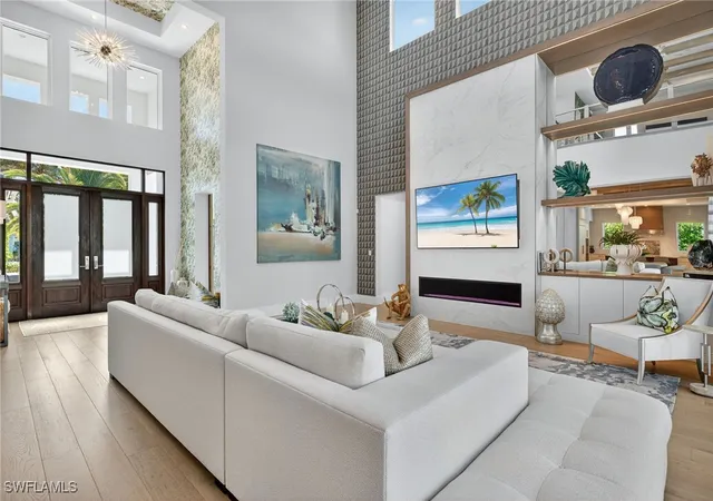 Photo 4 of Single family home for sale at 405 7th Avenue N, Naples, FL 34102 | MLS# 225077814 | Listing updated on 2026-09-07