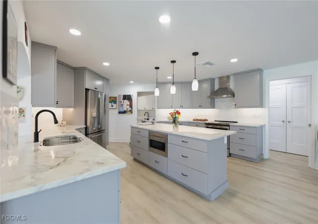 Photo 3 of Single family home for sale at 1264 Par View Dr, Sanibel, FL 33957 | MLS# 2025021067 | Listing updated on 2026-09-18