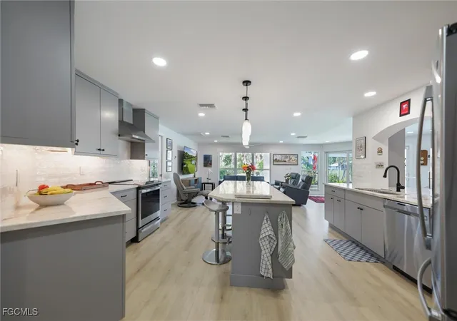 Photo 4 of Single family home for sale at 1264 Par View Dr, Sanibel, FL 33957 | MLS# 2025021067 | Listing updated on 2026-09-18