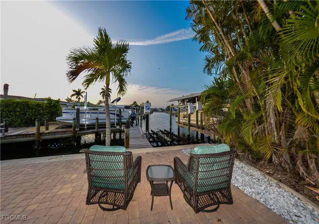 Photo 2 of Single family home for sale at 220 Albatross St, Fort Myers Beach, FL 33931 | MLS# 2025021355 | Listing updated on 2026-09-10