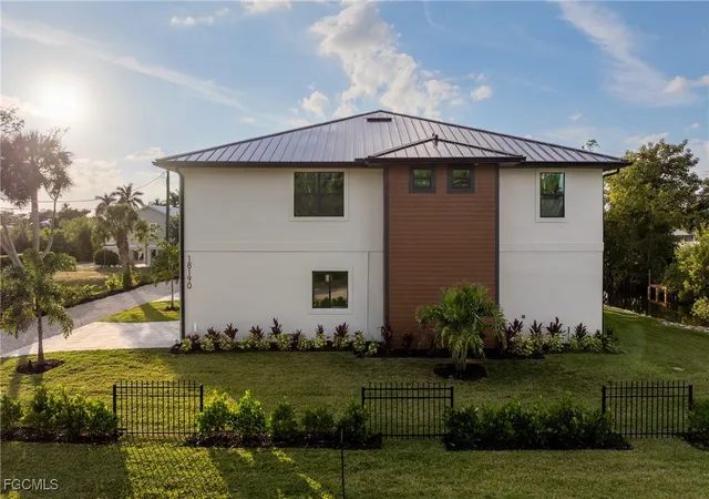 Photo 1 of Single family home for sale at 18190 Pioneer Rd, Fort Myers, FL 33908 | MLS# 2025021725 | Listing updated on 2026-09-13