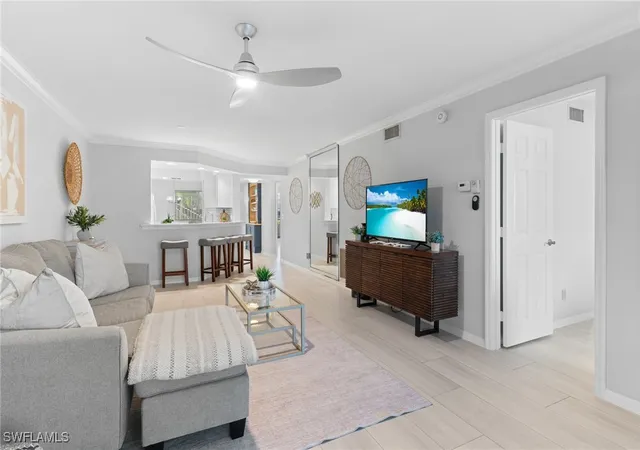 Listing Photo 5 - Condo for sale in building located at 816 Gulf Pavilion Dr, Naples, FL 34108 - Unit #102