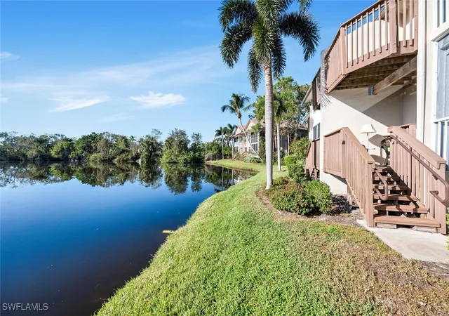 Listing Photo 4 - Condo for sale in building located at 26881 Wedgewood Dr, Bonita Springs, FL 34134 - Unit #102
