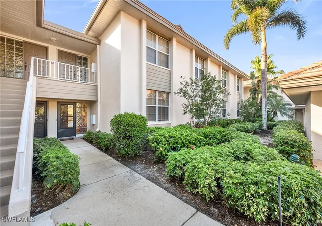 Listing Photo 5 - Condo for sale in building located at 26881 Wedgewood Dr, Bonita Springs, FL 34134 - Unit #102