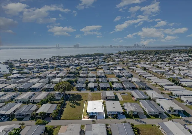 Photo 2 of Manufactured home for sale at 5508 Colonial Rd, North Fort Myers, FL 33917 | MLS# 2025022000 | Listing updated on 2026-09-11