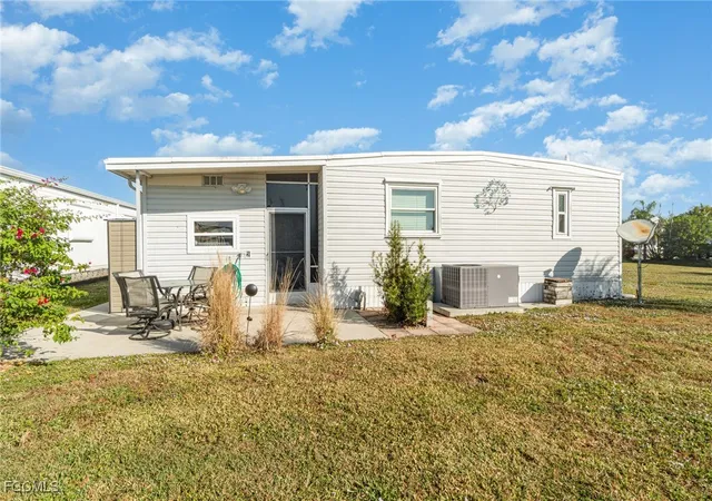 Photo 2 of Manufactured home for sale at 5508 Colonial Rd, North Fort Myers, FL 33917 | MLS# 2025022000 | Listing updated on 2026-09-11
