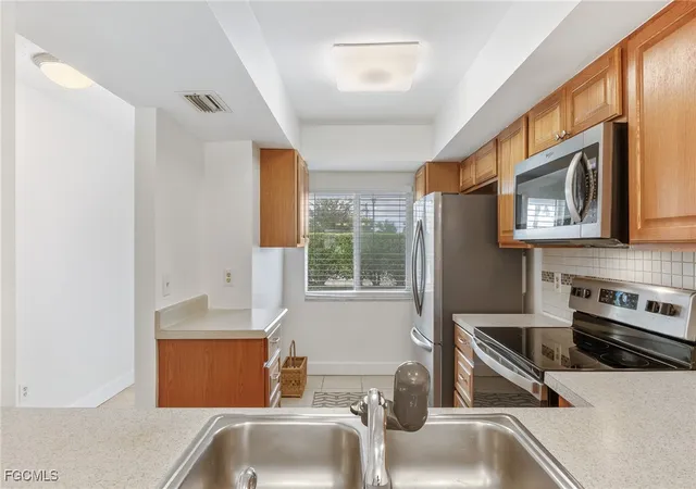 Listing Photo 5 - Condo for sale in building located at 309 Cape Coral Pkwy W, Cape Coral, FL 33914 - Unit #206