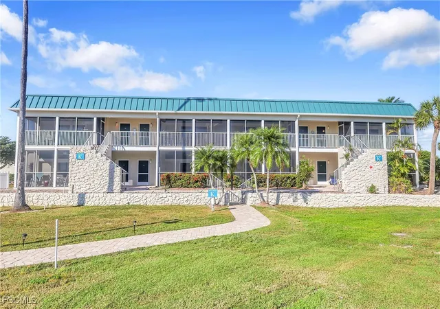 Photo 2 of Sale Pending at 827 E Gulf Dr #K8, Sanibel, FL 33957 | MLS# 2025023558 | Listing updated on 2026-09-10