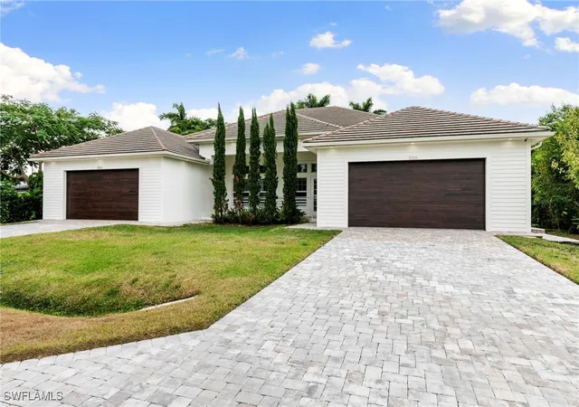 Photo 3 of Single family home for sale at 1086 Michigan Ave, Naples, FL 34103 | MLS# 225081374 | Listing updated on 2026-09-09