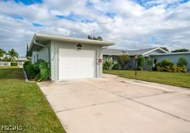 Photo 3 of Sale Pending at 5559 Boynton Ln, Fort Myers, FL 33919 | MLS# 2025024456 | Listing updated on 2026-10-06