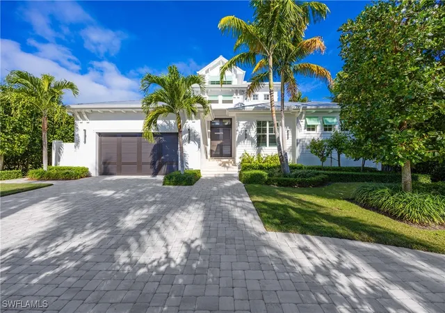Photo 3 of Sale Pending at 331 Spring Line Dr, Naples, FL 34102 | MLS# 225083271 | Listing updated on 2026-09-14