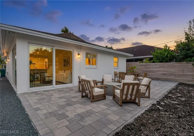 Photo 1 of Single family home for sale at 565 110th Avenue N, Naples, FL 34108 | MLS# 225083225 | Listing updated on 2026-09-22