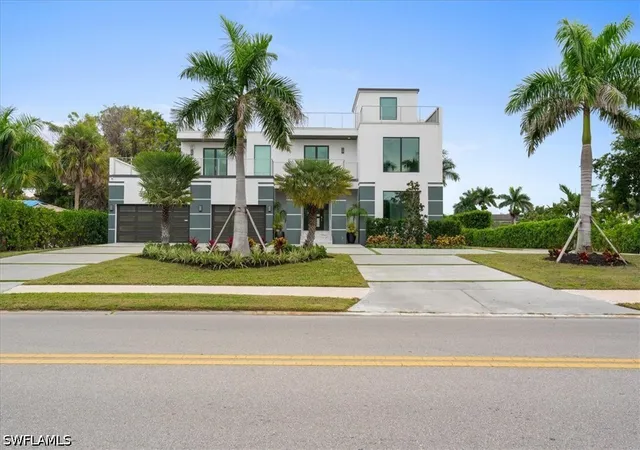 Photo 1 of Single family home for sale at 3800 Crayton Rd, Naples, FL 34103 | MLS# 225083636 | Listing updated on 2026-09-15