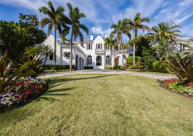 Photo 4 of Single family home for sale at 793 17th Avenue S, Naples, FL 34102 | MLS# 225083441 | Listing updated on 2026-09-16