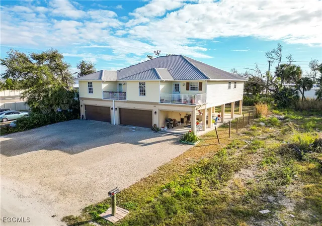 Photo 1 of Sale Pending at 842 South St, Fort Myers Beach, FL 33931 | MLS# 2025025290 | Listing updated on 2026-09-01