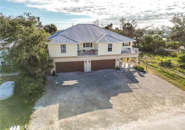 Photo 3 of Sale Pending at 842 South St, Fort Myers Beach, FL 33931 | MLS# 2025025290 | Listing updated on 2026-09-01
