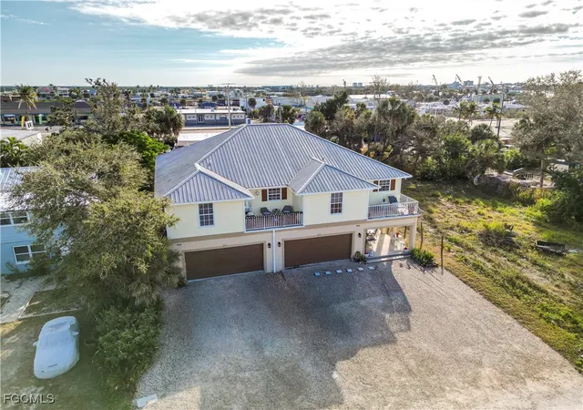 Listing Photo 4 - Condo for sale in building located at 842 S St, Fort Myers Beach, FL 33931