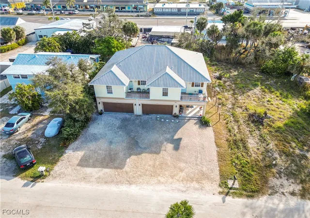 Listing Photo 5 - Condo for sale in building located at 842 S St, Fort Myers Beach, FL 33931