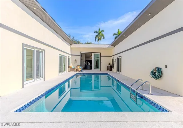 Photo 1 of Single family home for sale at 4310 Mcgregor Blvd, Fort Myers, FL 33901 | MLS# 225084328 | Listing updated on 2026-09-01