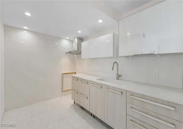 Photo 3 of Condo for sale at 780 10th Avenue S #4, Naples, FL 34102 | MLS# 2025025941 | Listing updated on 2026-09-16