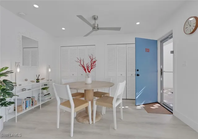 Listing Photo 5 - Condo for sale in building located at 2100 Gulf Shore Blvd N, Naples, FL 34102 - Unit #113