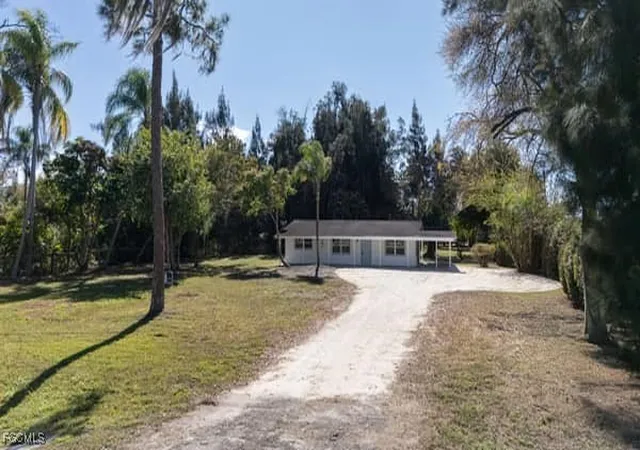 Photo 2 of Single family home for sale at 17770 Palm Beach Blvd, Alva, FL 33920 | MLS# 2025026440 | Listing updated on 2026-09-18