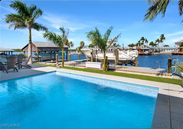 Photo 1 of Single family home for sale at 190 Tahiti Cir, Naples, FL 34113 | MLS# 225085161 | Listing updated on 2026-09-10