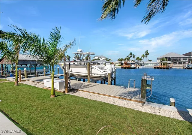 Photo 3 of Single family home for sale at 190 Tahiti Cir, Naples, FL 34113 | MLS# 225085161 | Listing updated on 2026-09-10
