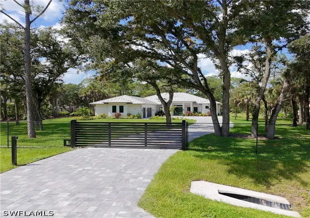 Photo 3 of Single family home for sale at 1109 15th Street SW, Naples, FL 34117 | MLS# 226000243 | Listing updated on 2026-09-15