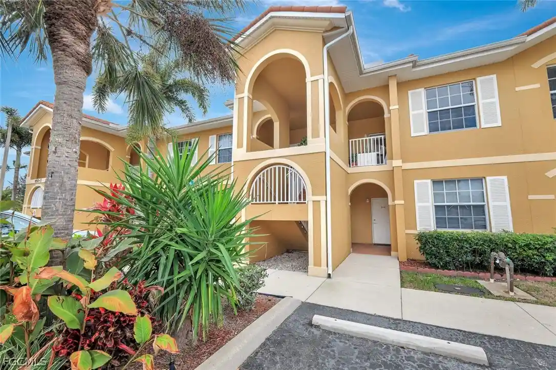 Listing Photo 1 - Condo for sale in 950 Hancock Creek S Blvd located at 950 Hancock Creek S Blvd, Cape Coral, FL 33909 - Unit #524