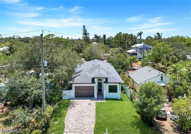 Photo 3 of Single family home for sale at 1312 Trail Ter Dr, Naples, FL 34103 | MLS# 226000768 | Listing updated on 2026-09-04