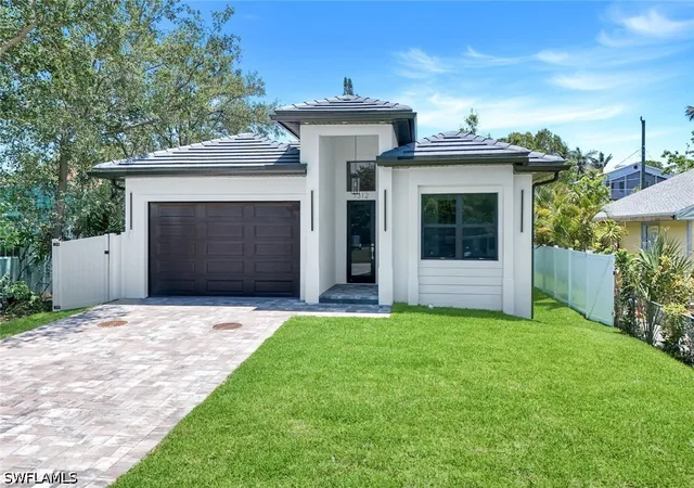 Photo 4 of Single family home for sale at 1312 Trail Ter Dr, Naples, FL 34103 | MLS# 226000768 | Listing updated on 2026-09-04