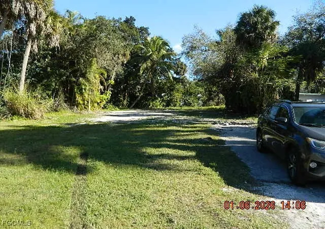 Photo 4 of Sale Pending at 236 Lagoon Dr, Fort Myers, FL 33905 | MLS# 2026001111 | Listing updated on 2026-09-02