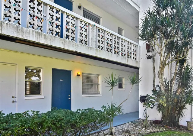 Listing Photo 3 - Condo for sale in building located at 1411 Tropic Ter, North Fort Myers, FL 33903
