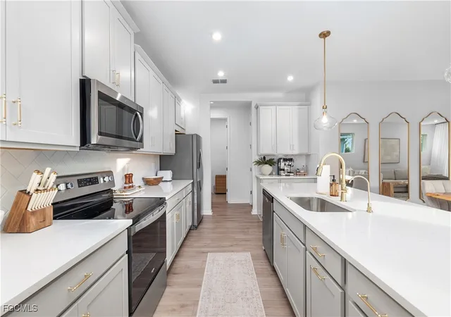 Photo 4 of Sale Pending at 10313 Bonavie Cvs Dr, Fort Myers, FL 33966 | MLS# 2026002496 | Listing updated on 2026-09-11