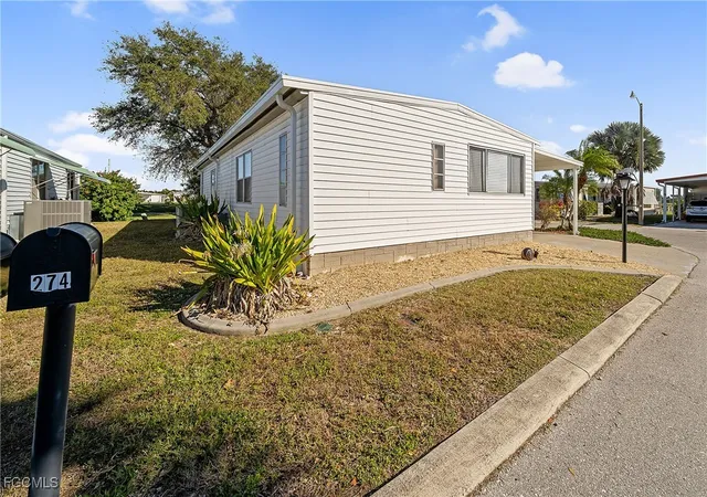 Photo 3 of Manufactured home for sale at 274 Boros Dr, North Fort Myers, FL 33903 | MLS# 2026003657 | Listing updated on 2026-09-10