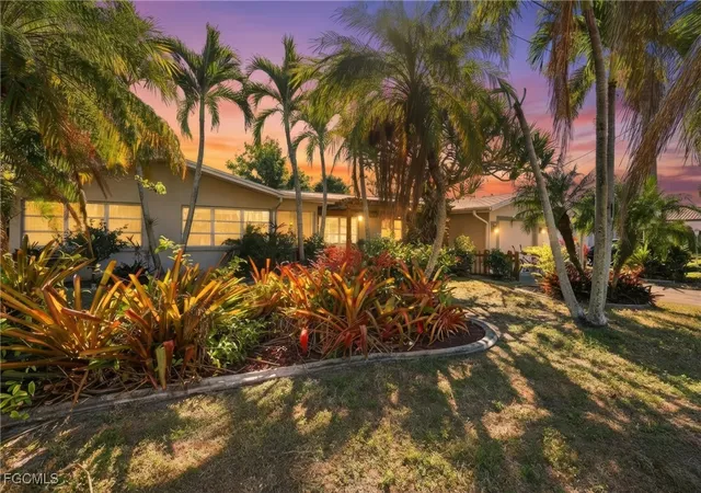 Photo 1 of Sale Pending at 1432 Windsor Ct, Cape Coral, FL 33904 | MLS# 2026003678 | Listing updated on 2026-09-06