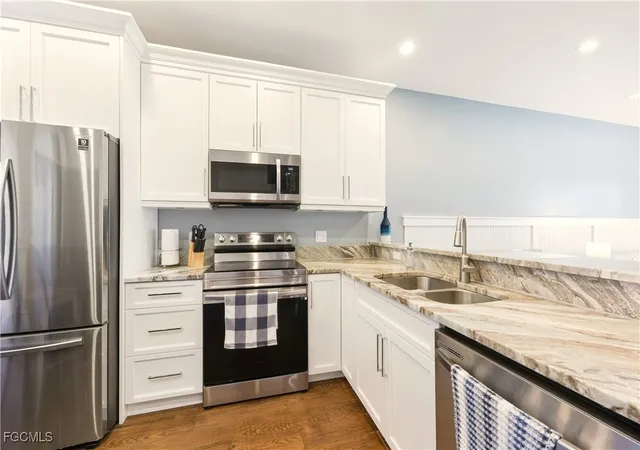 Listing Photo 4 - Condo for sale in building located at 230 Newport Dr, Naples, FL 34114 - Unit #602