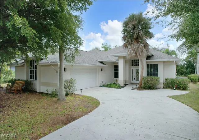 Photo 2 of Sale Pending at 1580 Argyle Dr, Fort Myers, FL 33919 | MLS# 2026004187 | Listing updated on 2026-09-11
