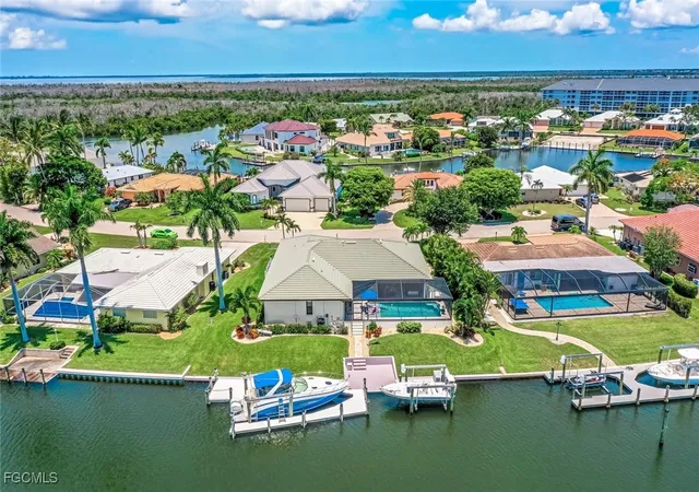 Photo 3 of Sale Pending at 14871 Canaan Dr, Fort Myers, FL 33908 | MLS# 2026004420 | Listing updated on 2026-09-23