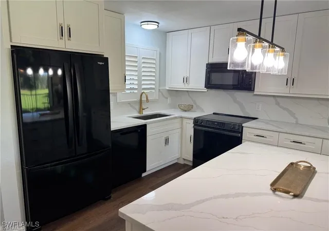 Listing Photo 5 - Condo for sale in building located at 746 Eagle Creek Dr, Naples, FL 34113 - Unit #203